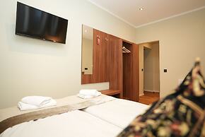 Hotel Attaché