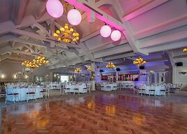 Treacys Oakwood Hotel