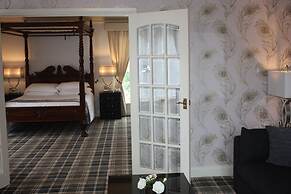 Treacys Oakwood Hotel