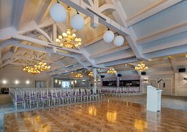 Treacys Oakwood Hotel