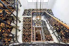 Cresta Palace