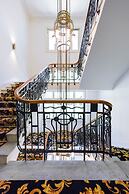 Cresta Palace