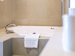 Novotel Cairns Oasis Resort