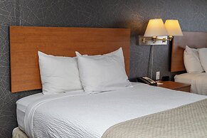 Days Inn & Suites by Wyndham Brandon