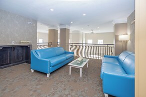 Days Inn & Suites by Wyndham Brandon