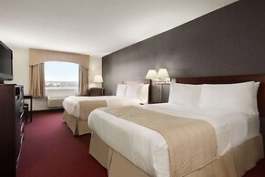 Days Inn & Suites by Wyndham Brandon
