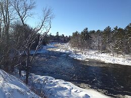 Petawawa River Inn and Suites