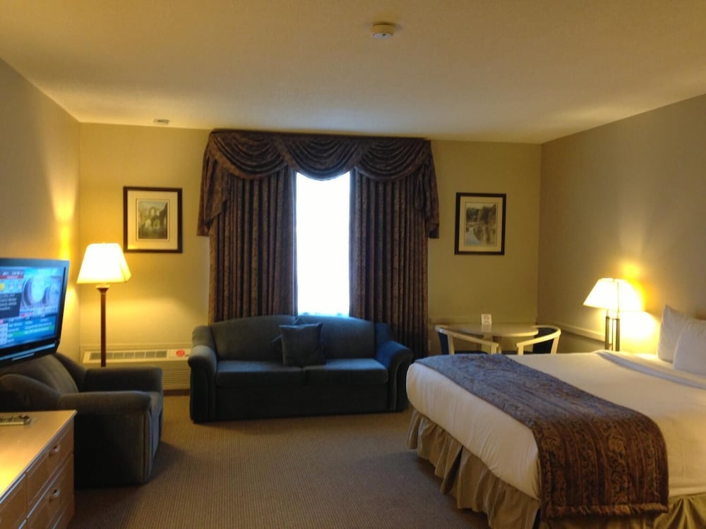 Petawawa River Inn and Suites
