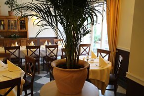 Eden Hotel
