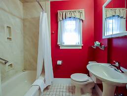 James Bay Inn Hotel & Suites