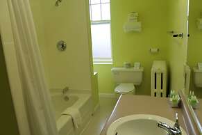 James Bay Inn Hotel & Suites