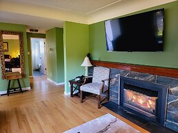 James Bay Inn Hotel & Suites