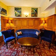 James Bay Inn Hotel & Suites