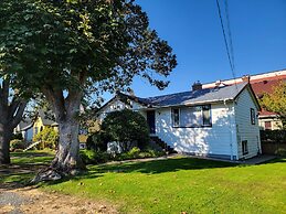 James Bay Inn Hotel & Suites