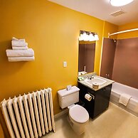 James Bay Inn Hotel & Suites
