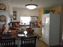 A Suite at Kitsilano Cottage