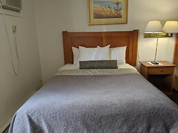 Howard Johnson by Wyndham Downtown Kamloops