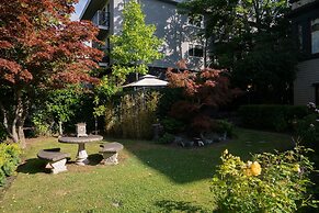 Beaconsfield Inn