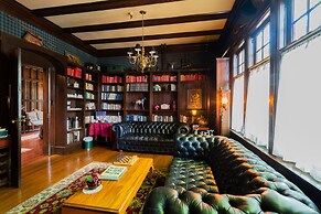 Beaconsfield Inn