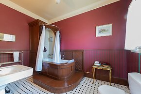 Beaconsfield Inn
