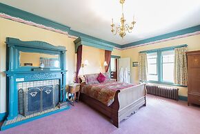 Beaconsfield Inn
