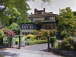 Beaconsfield Inn
