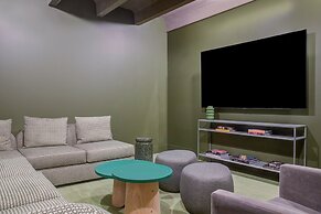 Moxy Banff