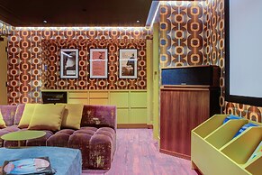 Moxy Banff
