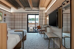 Moxy Banff