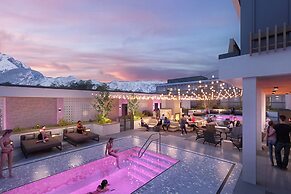 Moxy Banff