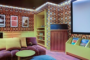 Moxy Banff