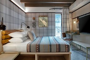 Moxy Banff