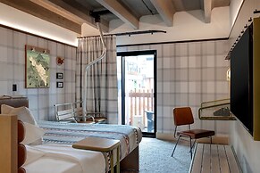 Moxy Banff