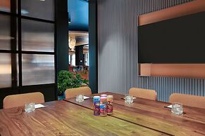 Moxy Banff