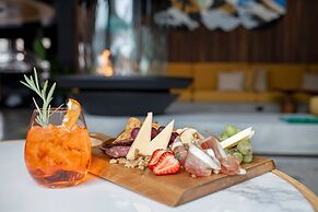 Moxy Banff