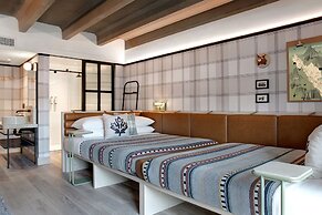 Moxy Banff