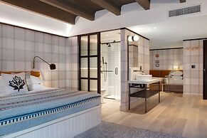 Moxy Banff
