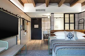 Moxy Banff
