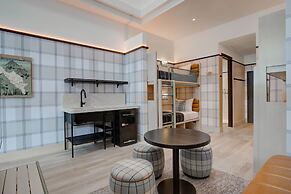 Moxy Banff