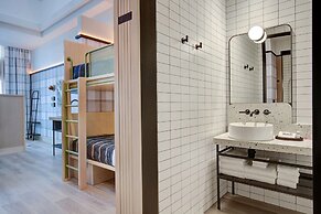 Moxy Banff