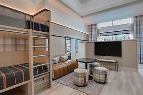 Moxy Banff