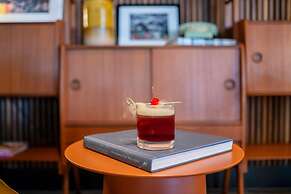 Moxy Banff