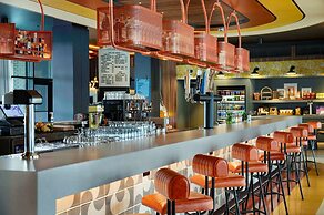 Moxy Banff