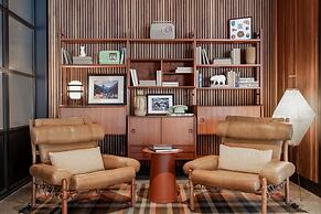 Moxy Banff