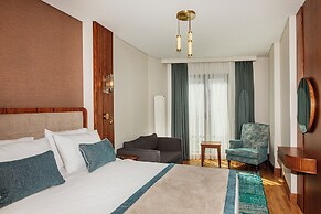 Triton Hotel