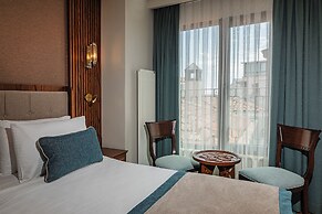 Triton Hotel