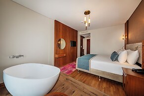 Triton Hotel