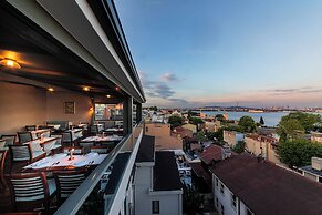 Triton Hotel