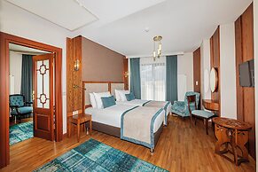 Triton Hotel