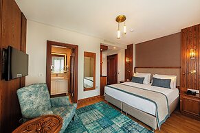 Triton Hotel